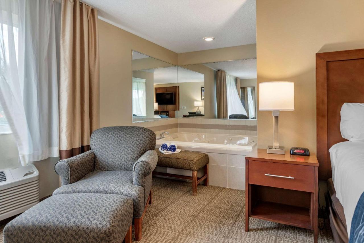 Comfort Inn & Suites Dimondale - Lansing Bagian luar foto