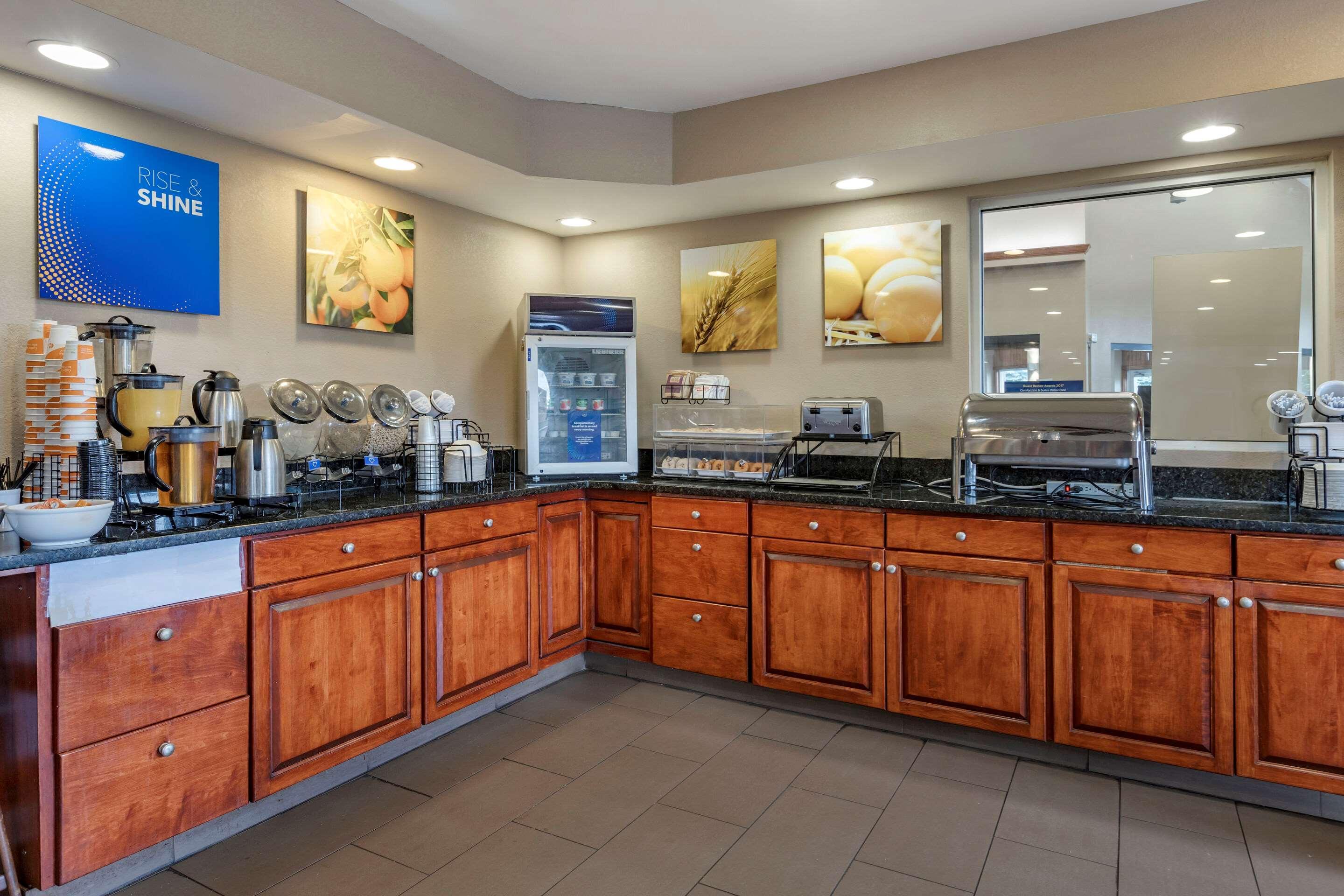 Comfort Inn & Suites Dimondale - Lansing Bagian luar foto