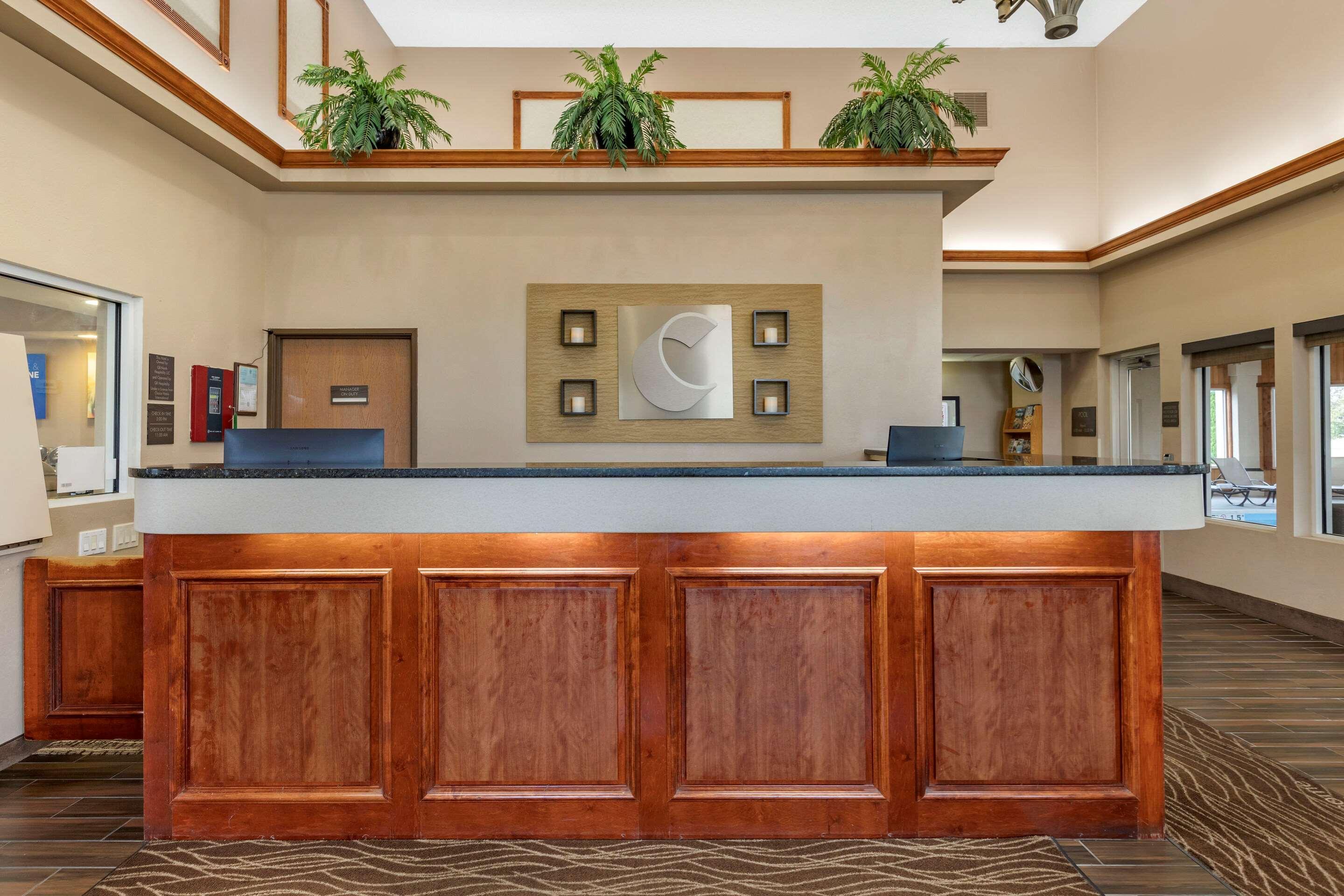 Comfort Inn & Suites Dimondale - Lansing Bagian luar foto