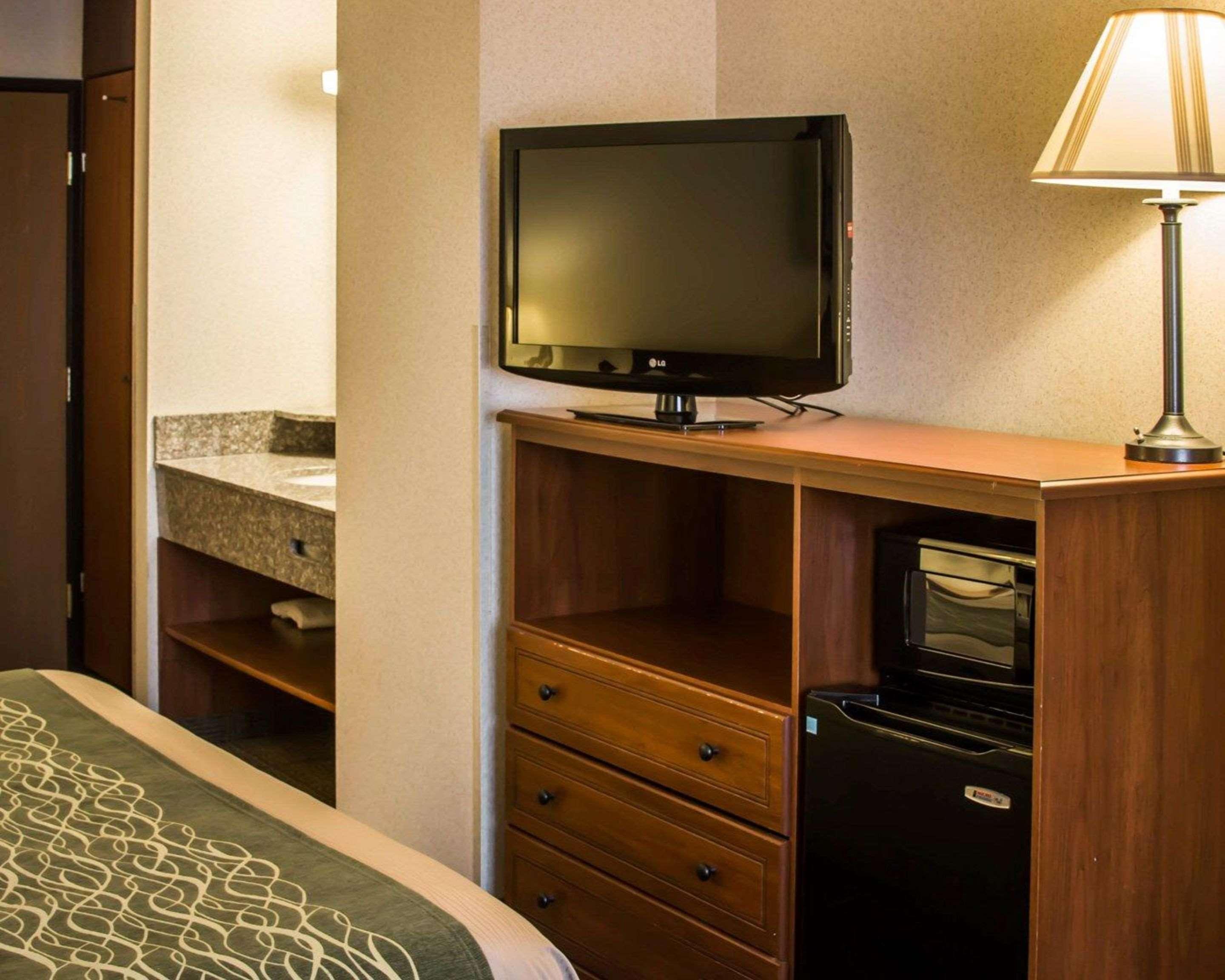 Comfort Inn & Suites Dimondale - Lansing Bagian luar foto