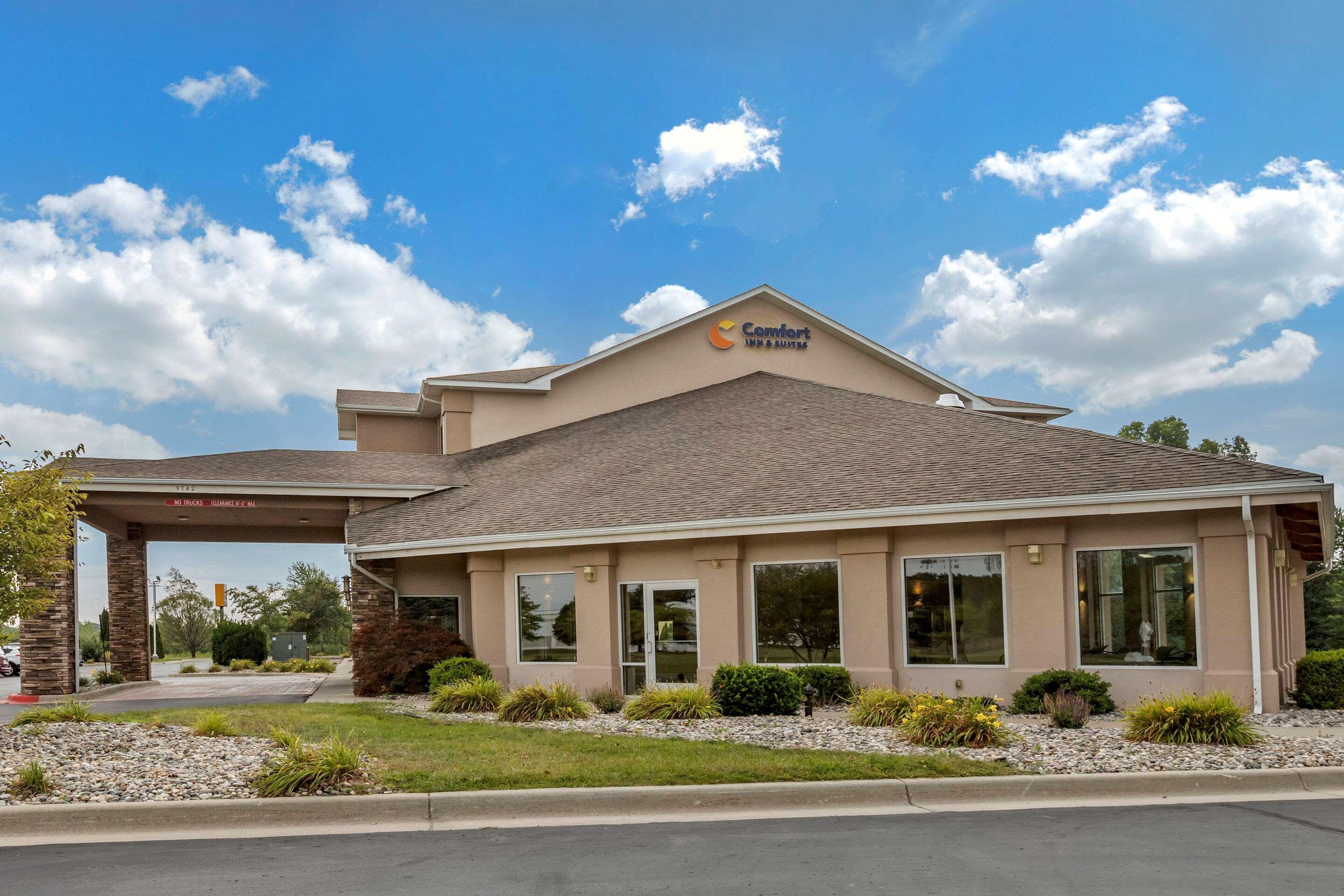 Comfort Inn & Suites Dimondale - Lansing Bagian luar foto