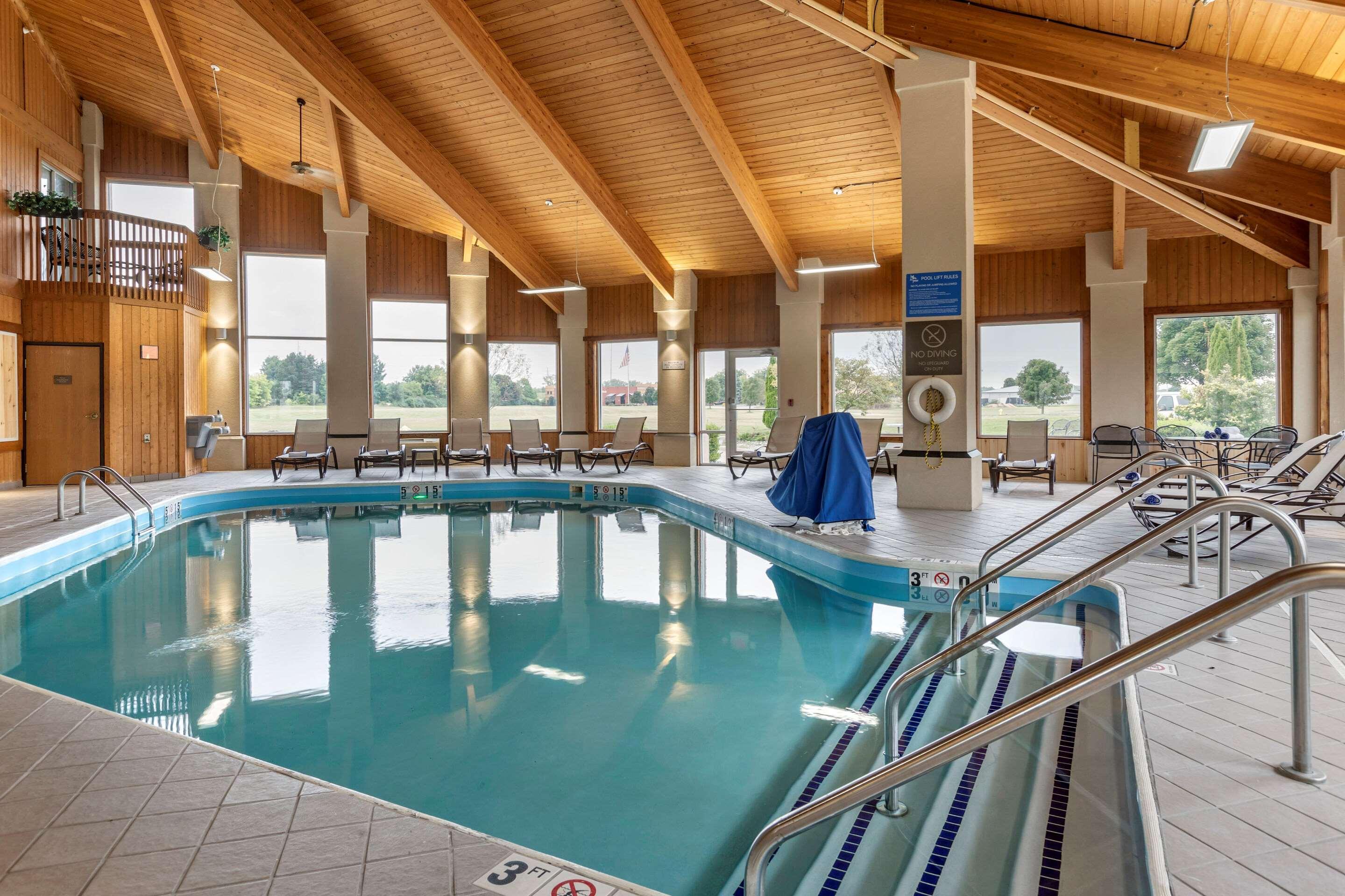 Comfort Inn & Suites Dimondale - Lansing Bagian luar foto